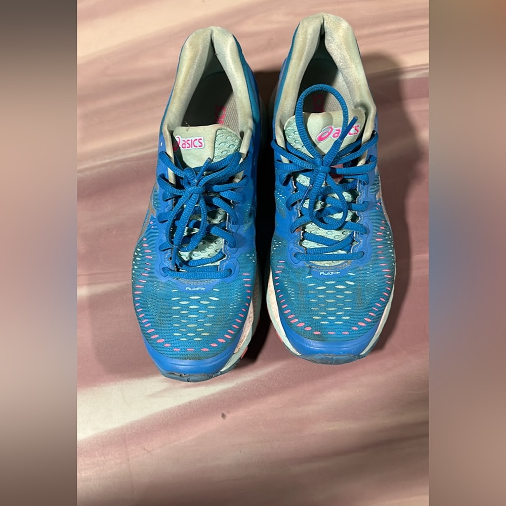 9.5 ASICS Sneakers